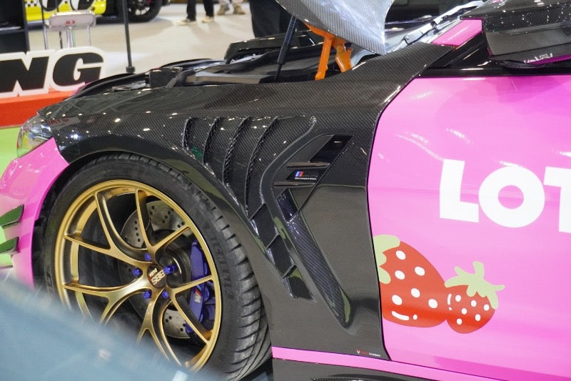 M4 G82 dry carbon fenders