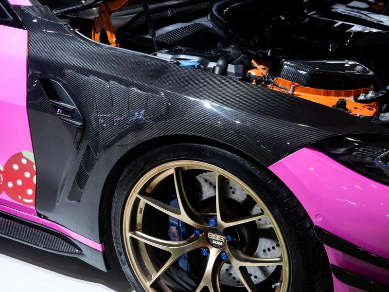 M4 G82 dry carbon fenders